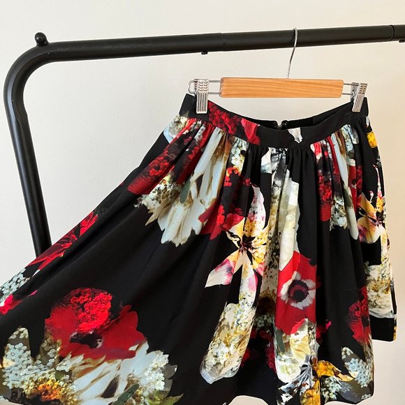 ALICE + OLIVIA FLORAL SKIRT - Picture 2 of 5